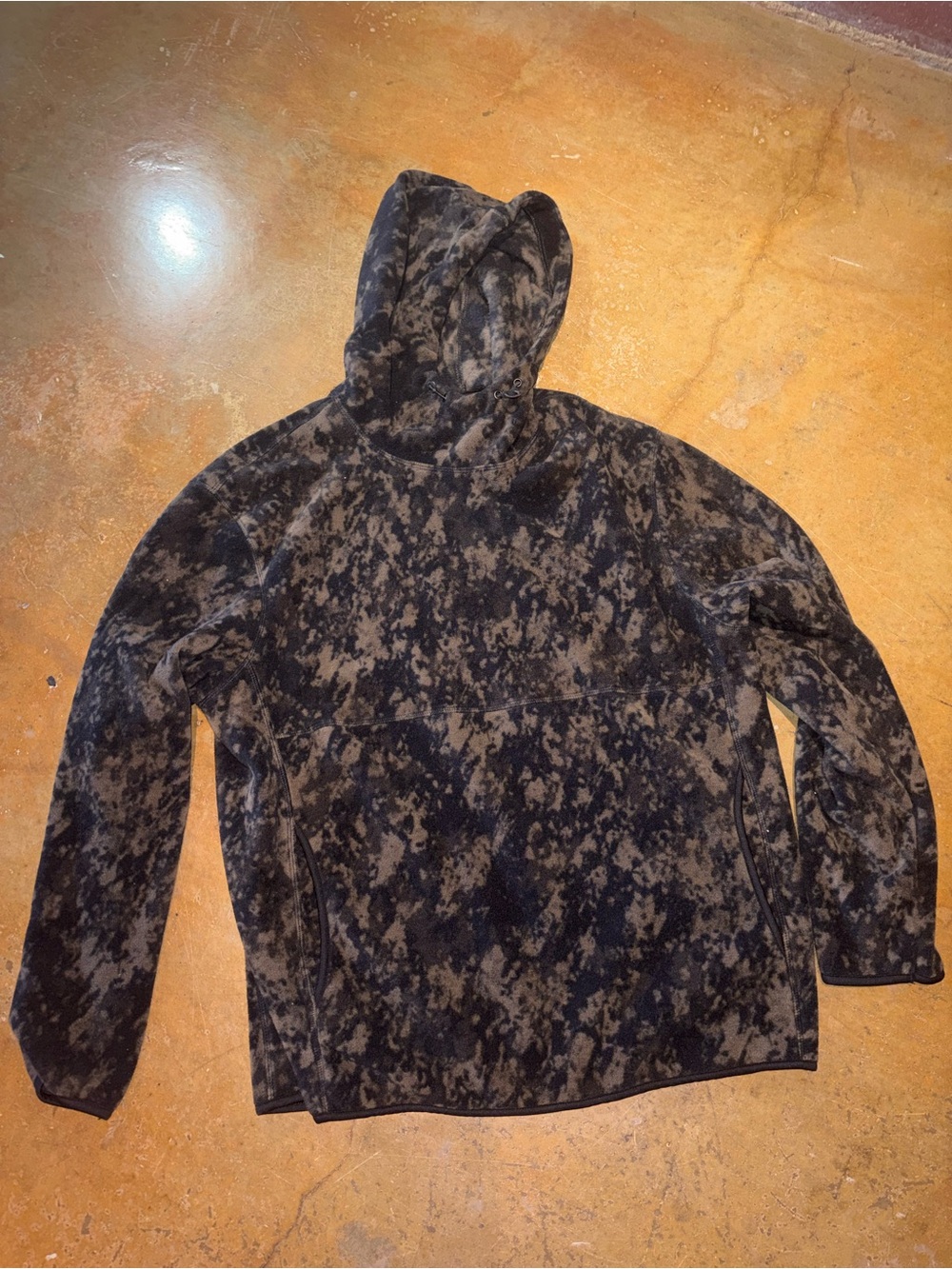 Old Navy Men's Black and Gray Patterned Hooded Pullover